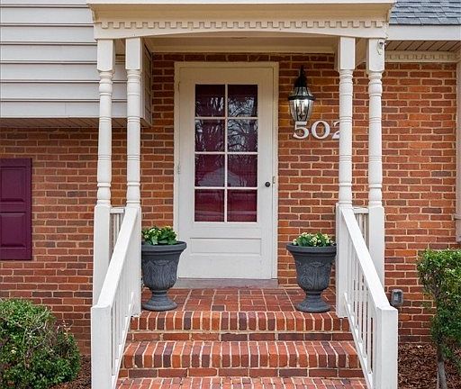 3rd image of 502 Diane Ln