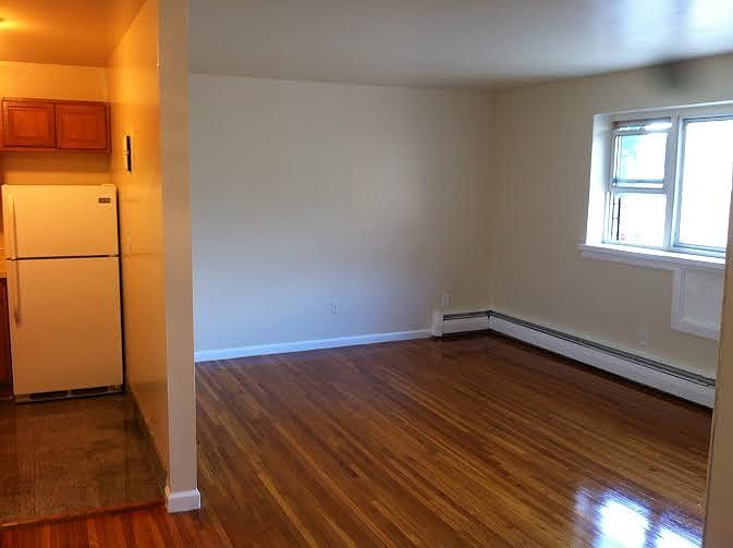 2nd image of 957 E 226th St
