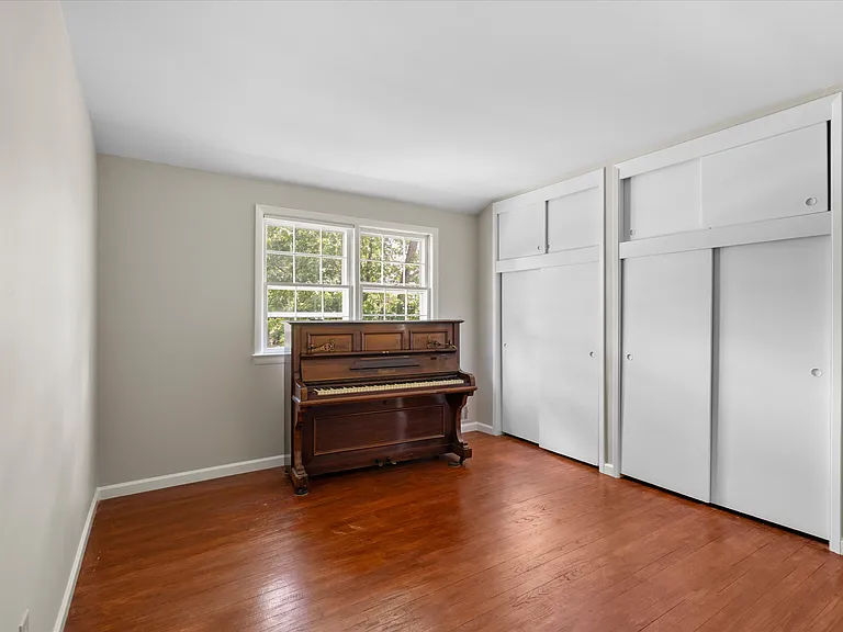 15100 Carlbern Dr — Photo 7