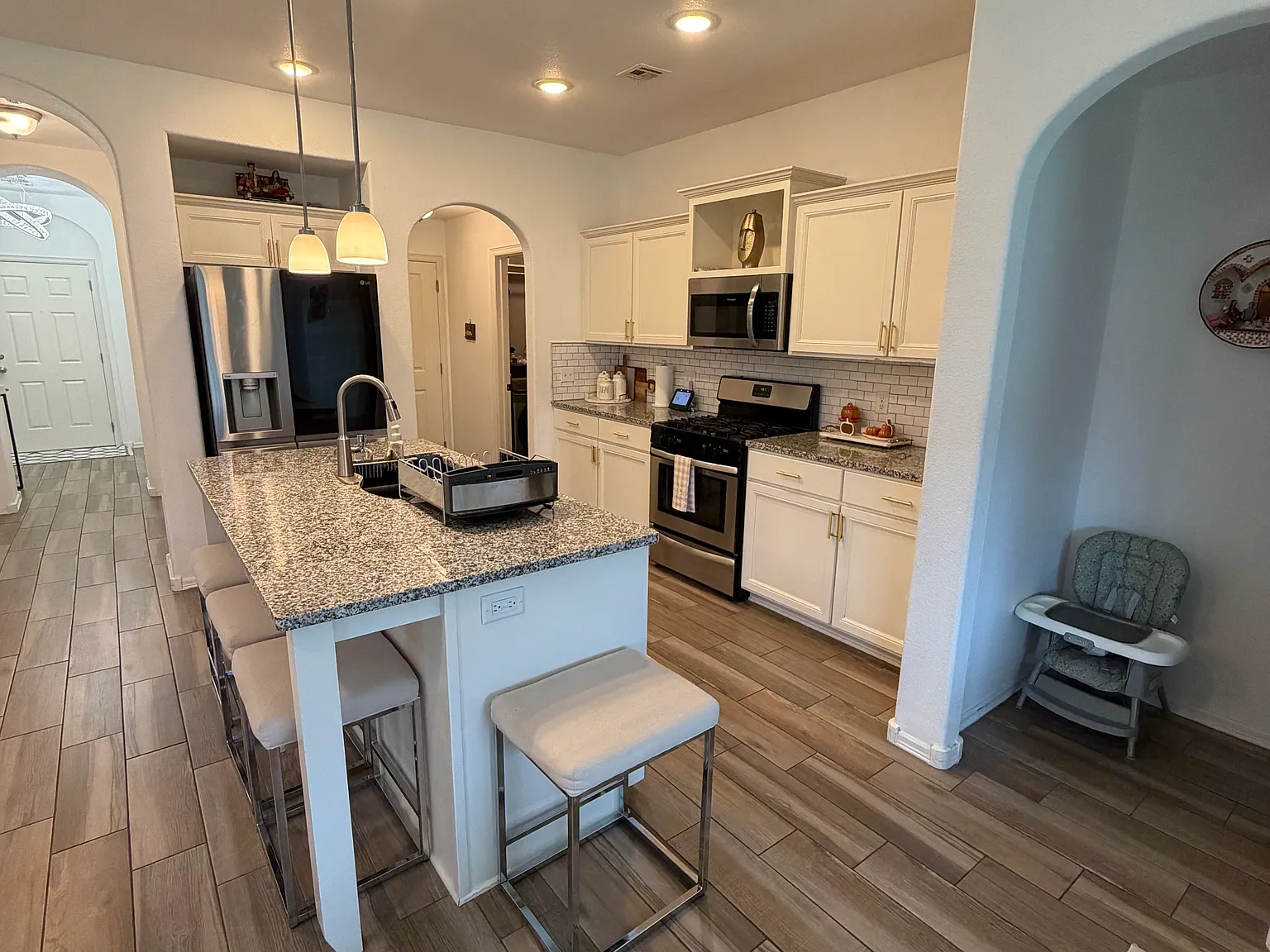 3 bed, 1648 sqft, $2,400 — Photo 4