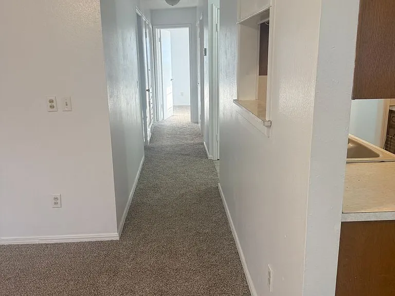 315 Willow Pl — Photo 4