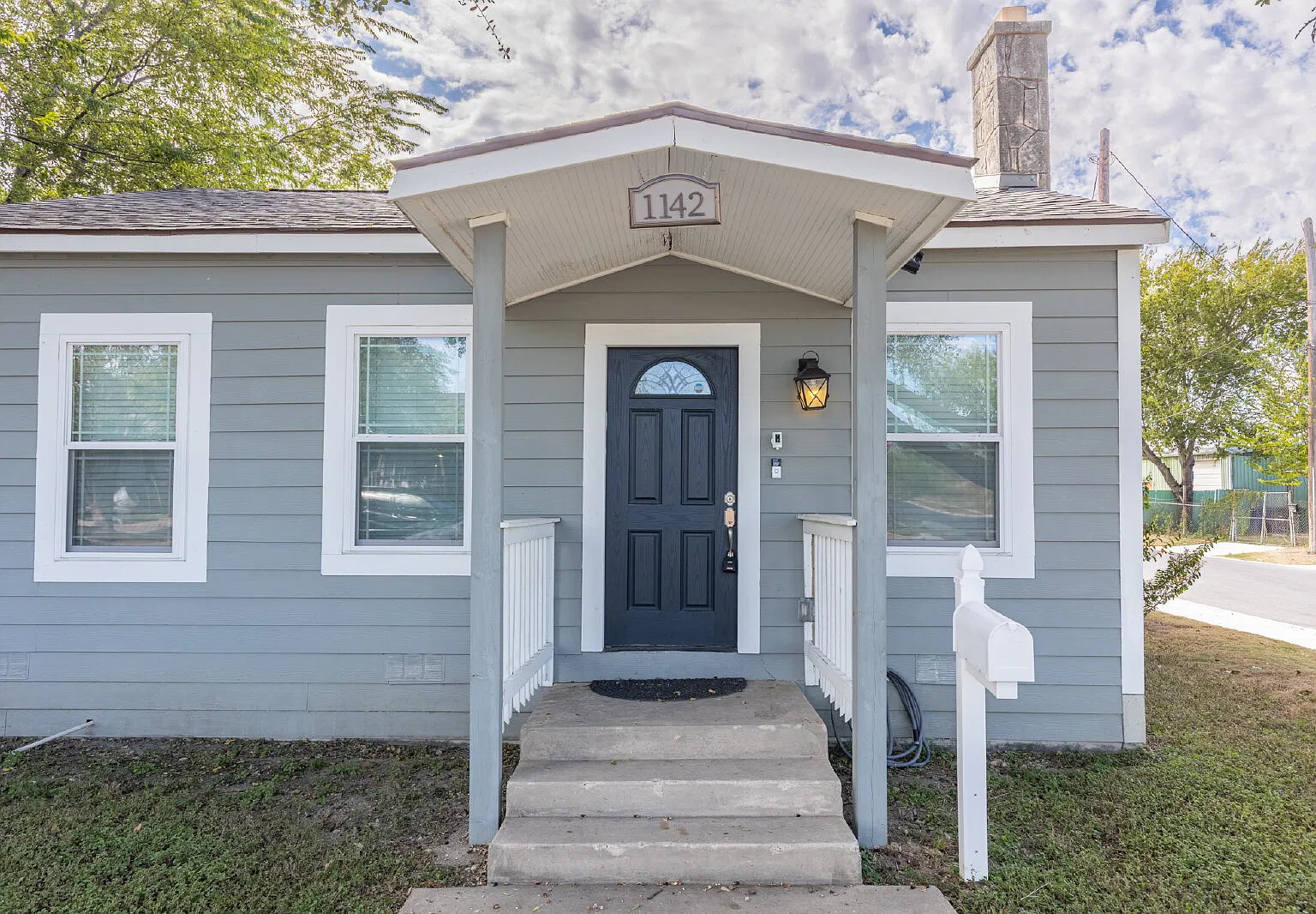 3 bed, 1.5 bath, 1276 sqft, $1,750 — Photo 4