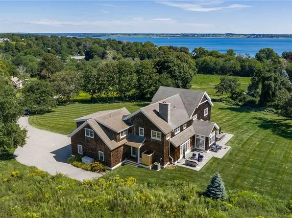 303 Howland Ave, Middletown, RI 02842