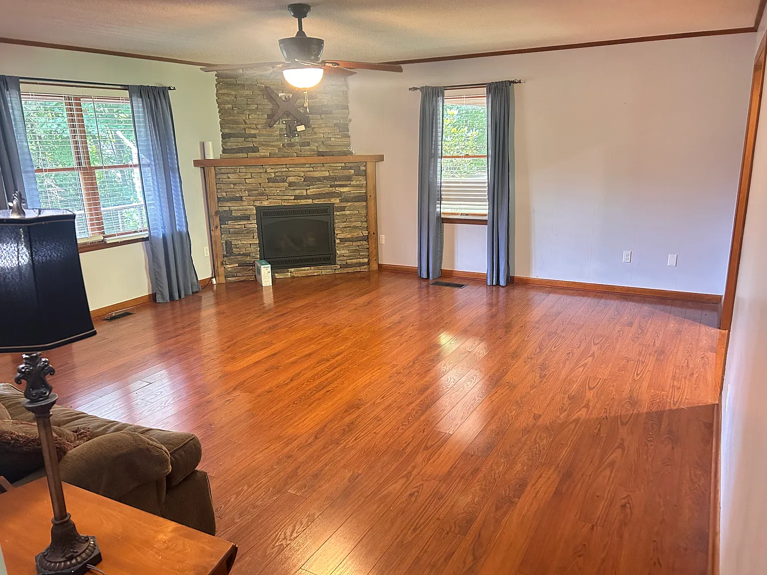 3 bed, 2800 sqft, $2,400 — Photo 4