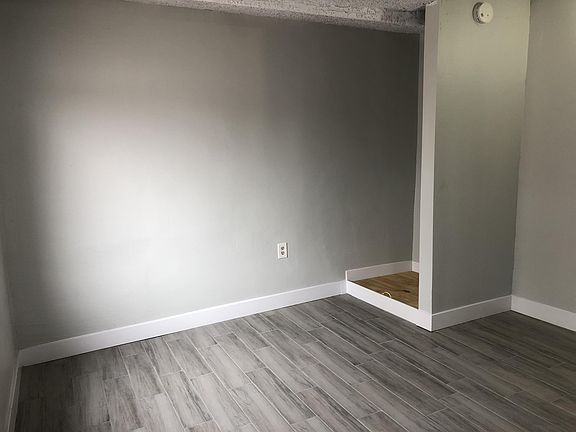 3rd image of 5813 Evergreen Ave