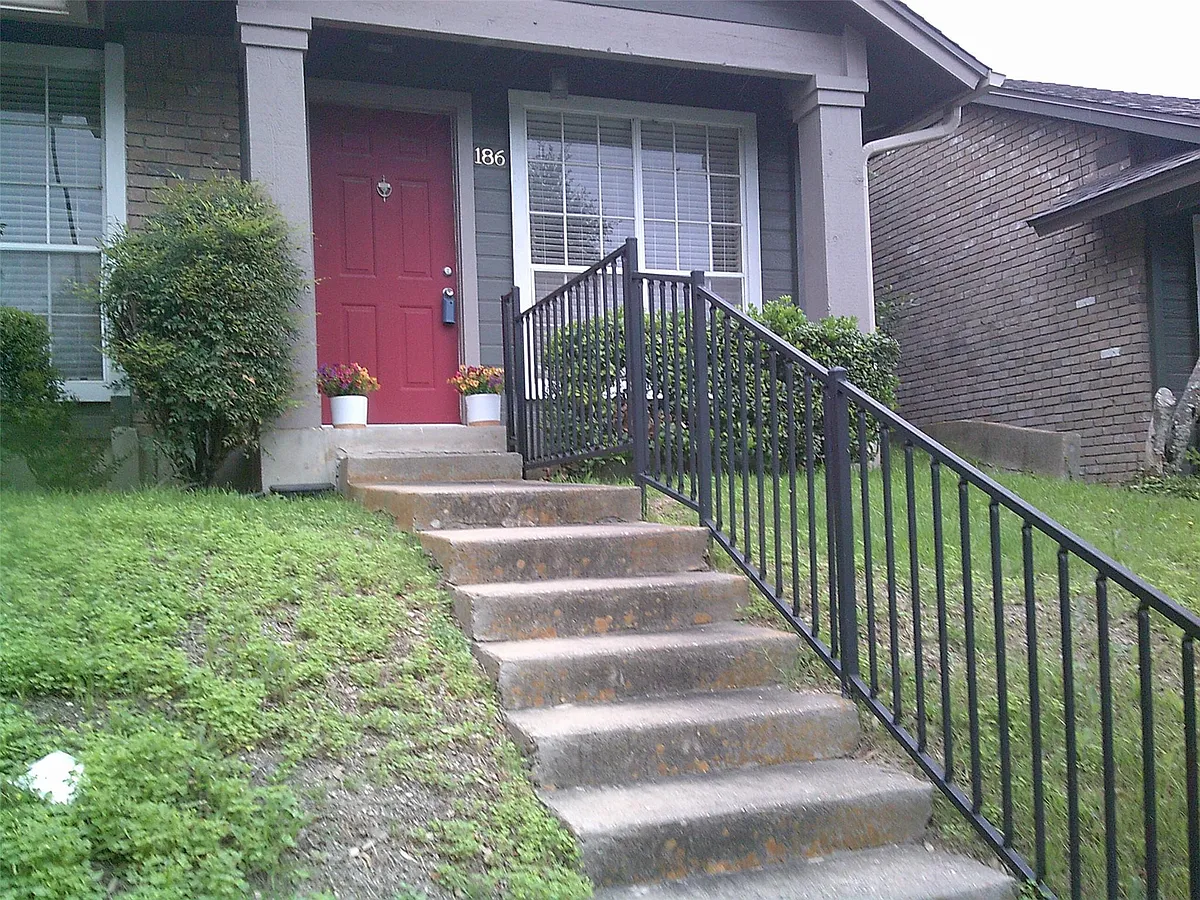 Building Photo - 1015 E Yager Ln #186