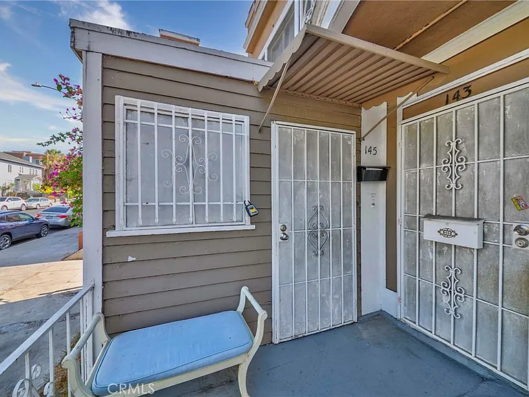139 S Manhattan Pl — Photo 3