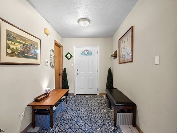 3rd image of 443 Fernwood Ave