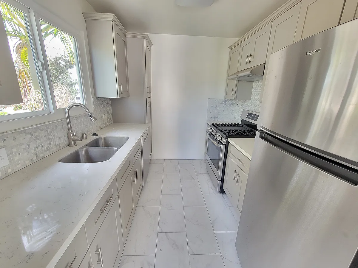 Building Photo - 1261 S Citrus Ave #3