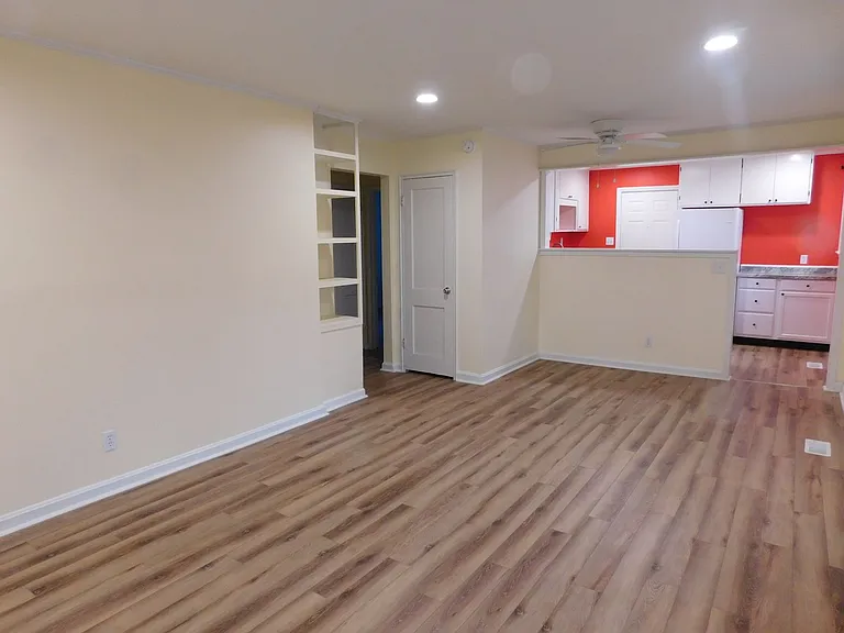 900 Simmons St — Photo 6