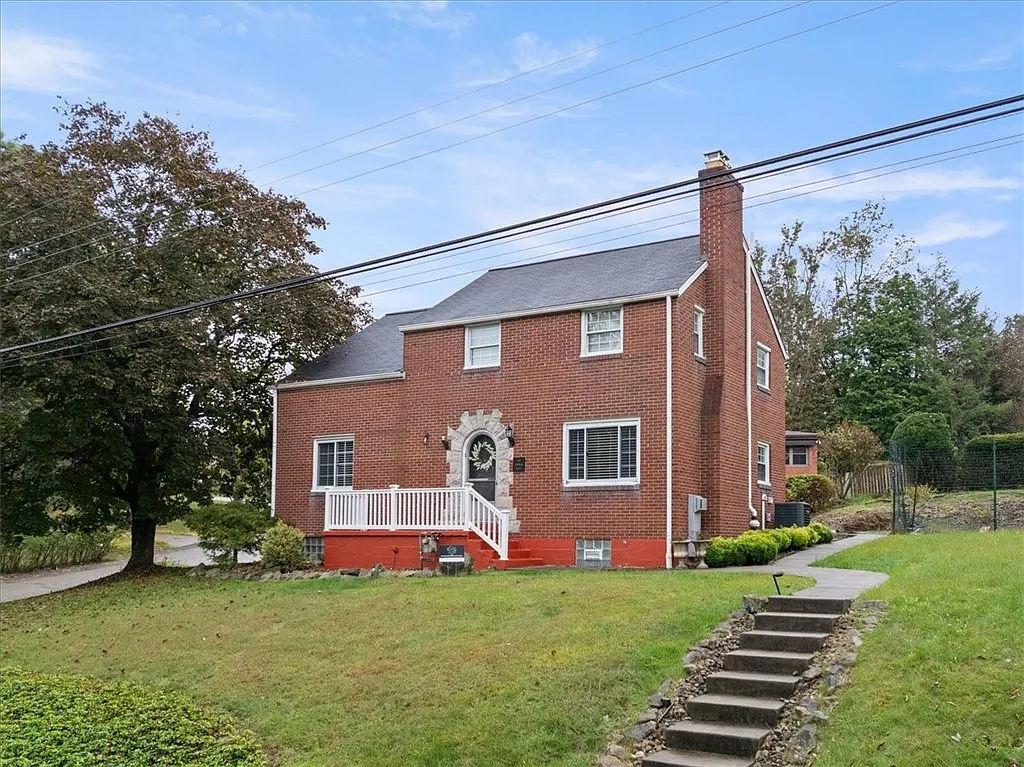 100 Harbeth Dr photo 1