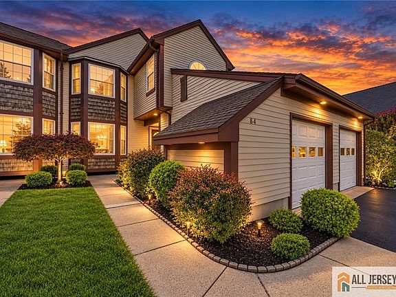 3rd image of 8 Rothwell Dr