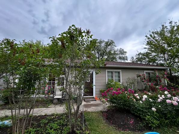 324 N Emerald Ave, Mundelein, IL 60060