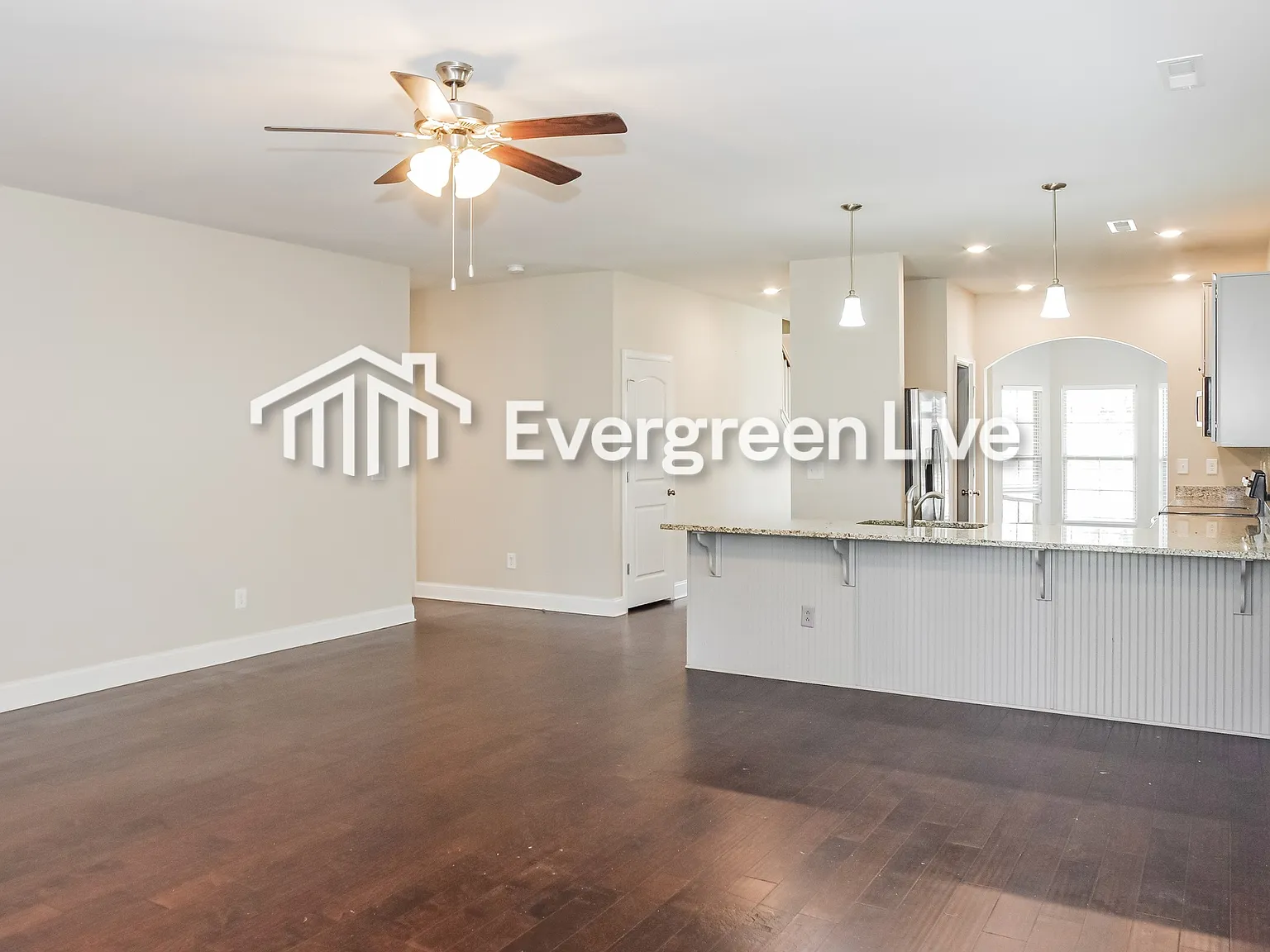 5 bed, 3.0 bath, 2505 sqft, $1,995 — Photo 4