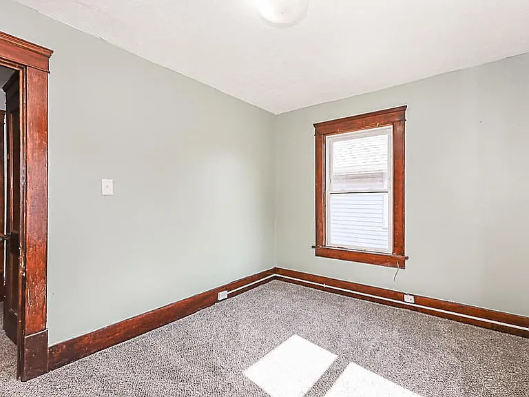 275 E York St — Photo 18