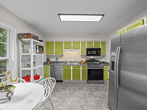 2nd image of 3902 Chucks Ct