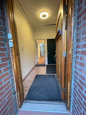 Rented by Hudson Exclusive Inc | media 20