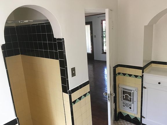 2nd image of 1489 Silver Lake Blvd