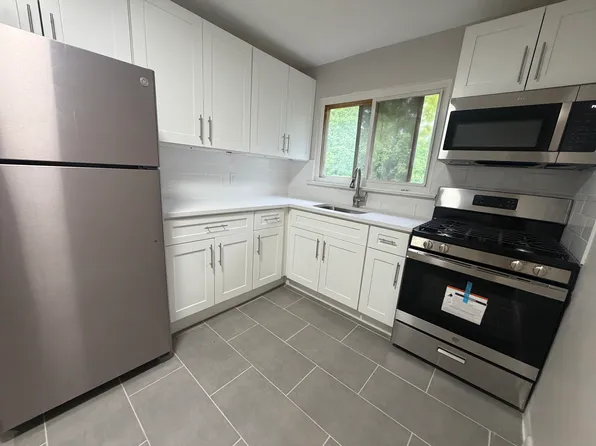 210 Broad Ave, Leonia, NJ