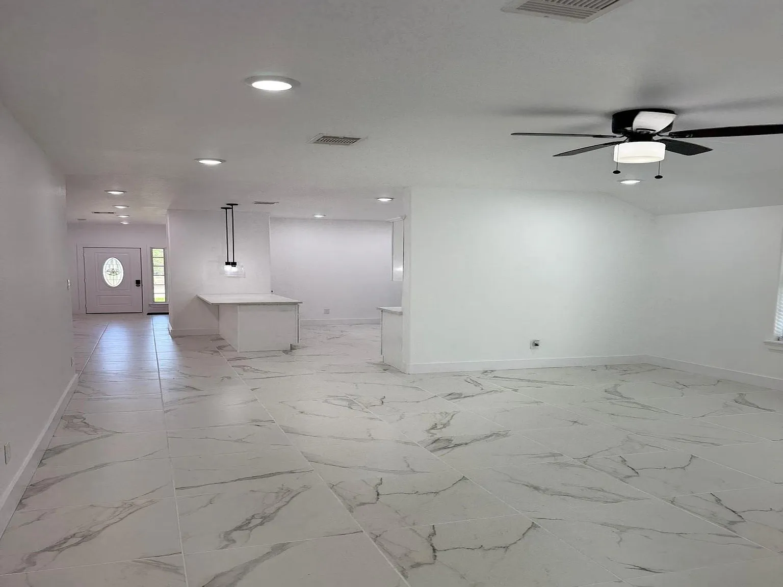 4 bed, 3.0 bath, 2000 sqft, $2,400 — Photo 2
