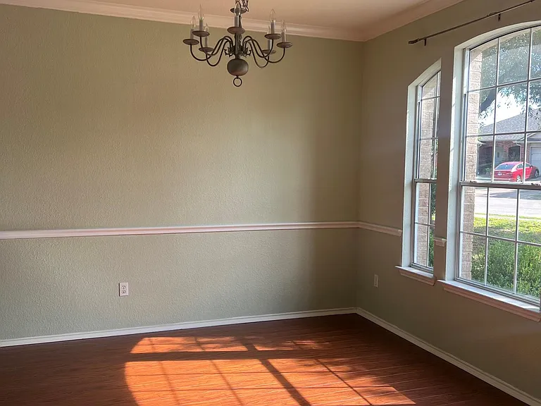 1318 Willow Bluff Dr — Photo 2