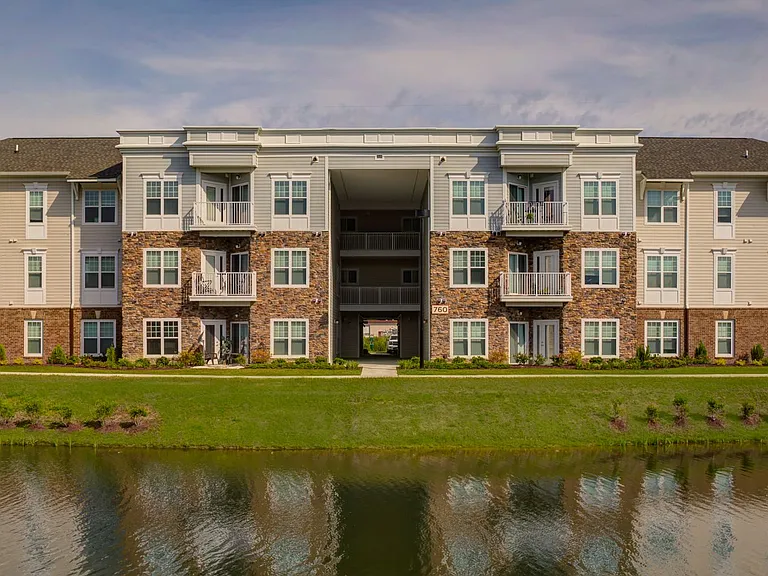 Nest on 17 Apartment Homes — Photo 6