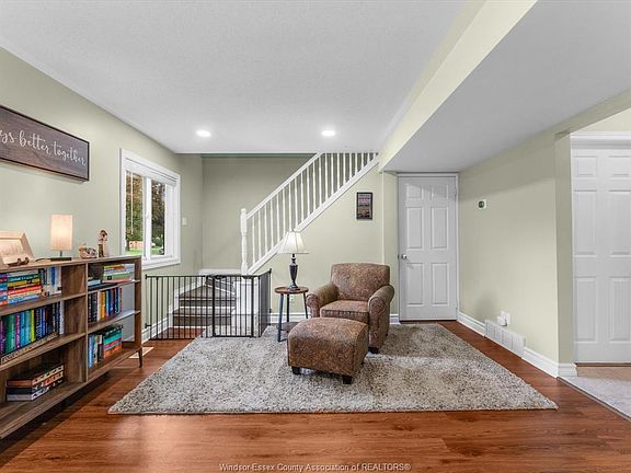 4th image of 2438 Francois Rd