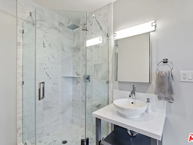 6459 Rodgerton Dr — Photo 37