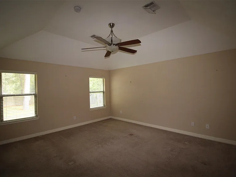 1504 Glen Oaks Dr — Photo 18