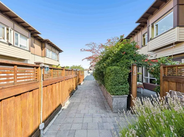 2389 Charles St #13, Vancouver, BC V5L 5G4