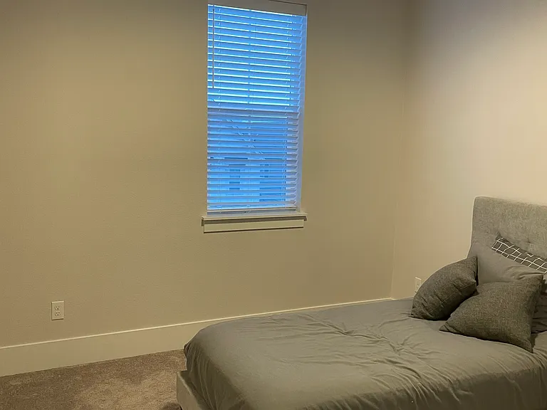 3rd bedroom - twin bed and closet