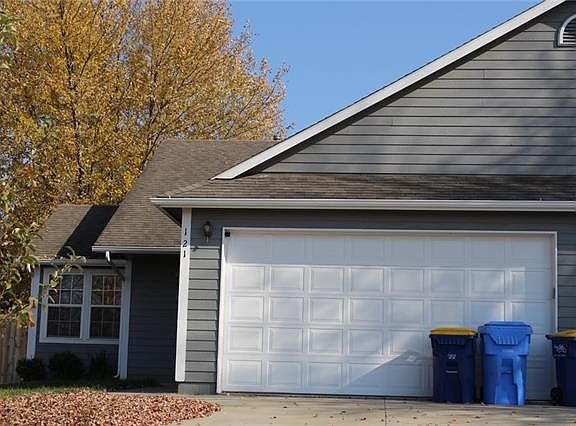 2nd image of 121 Joles Dr