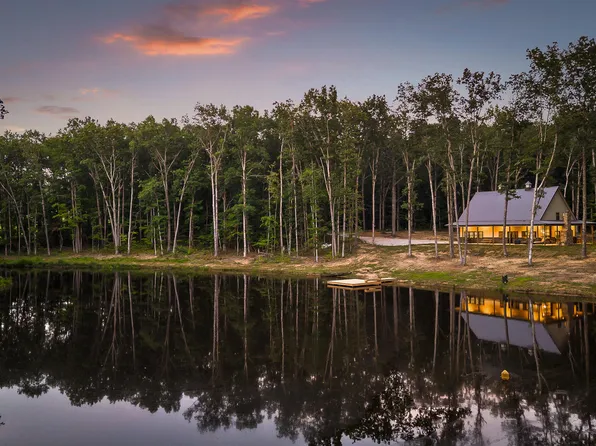 195 Saint Marys Ln, Sewanee, TN 37375