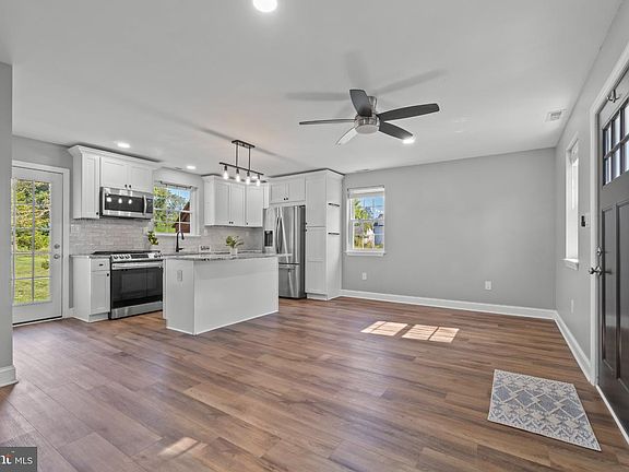 4th image of 115 Bramau Ave