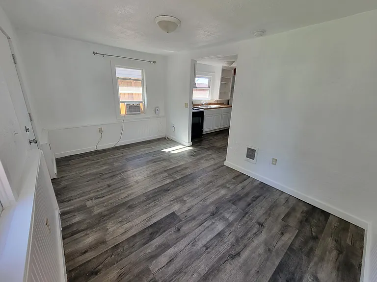 1435 Winter St NE — Photo 3