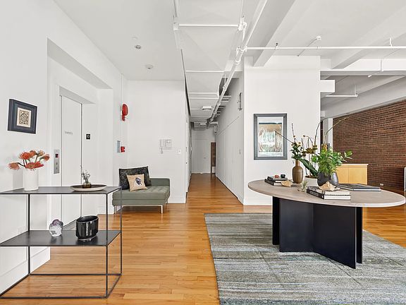 4th image of 132 W 22nd St APT 10