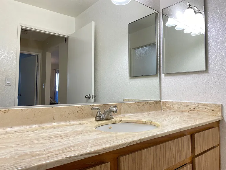 Royal Hazeltine Villas — Photo 6