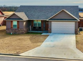 115 Countryside Way, Pocola, OK 74902