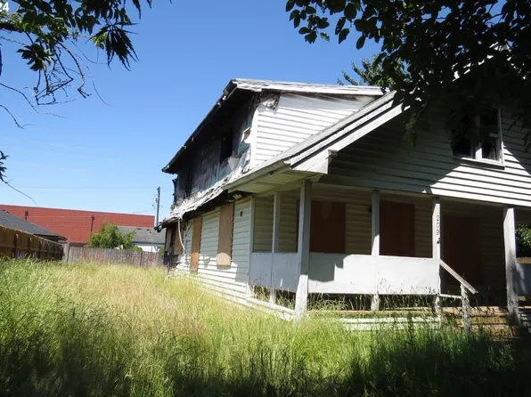 1209 S 6th Ave, Kelso, WA 98626
