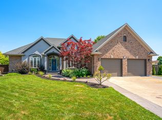 152 Redwood Ct, Welland, ON L3C 7C4