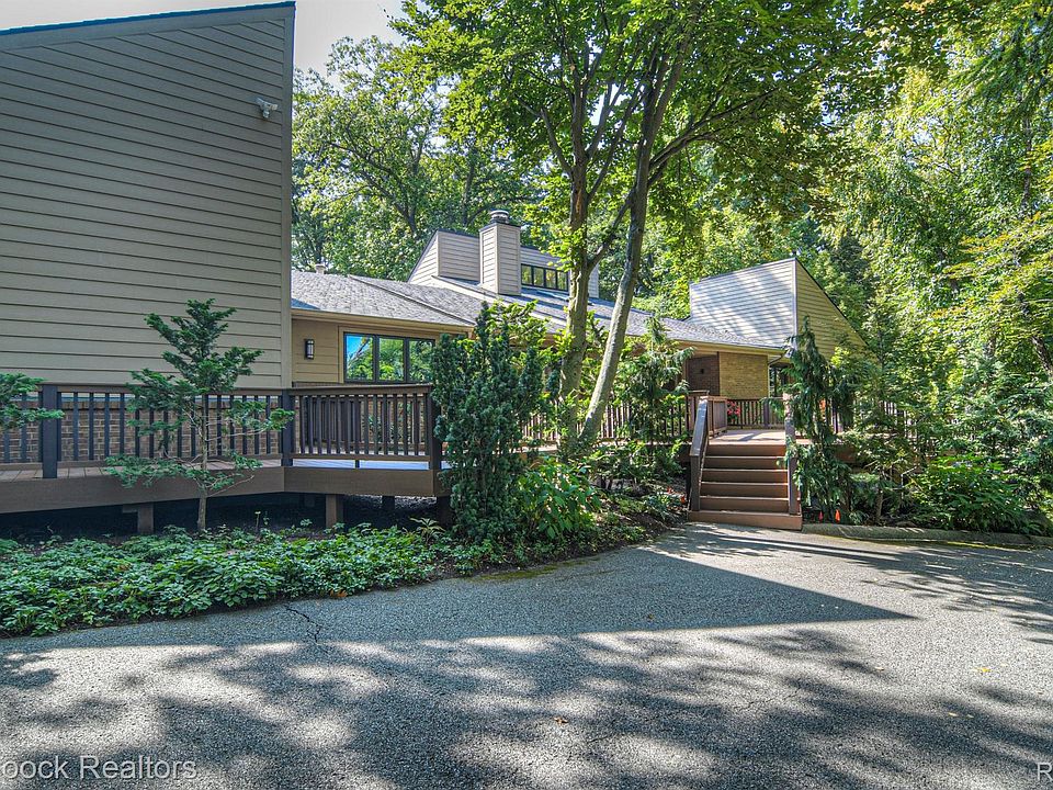 1st image of 151 Manorwood Dr