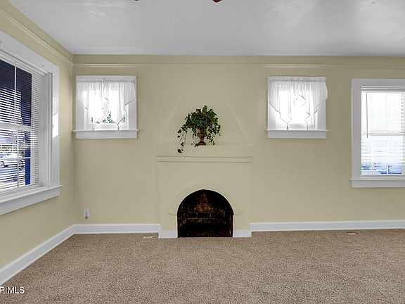 4th image of 3602 Porter Ave