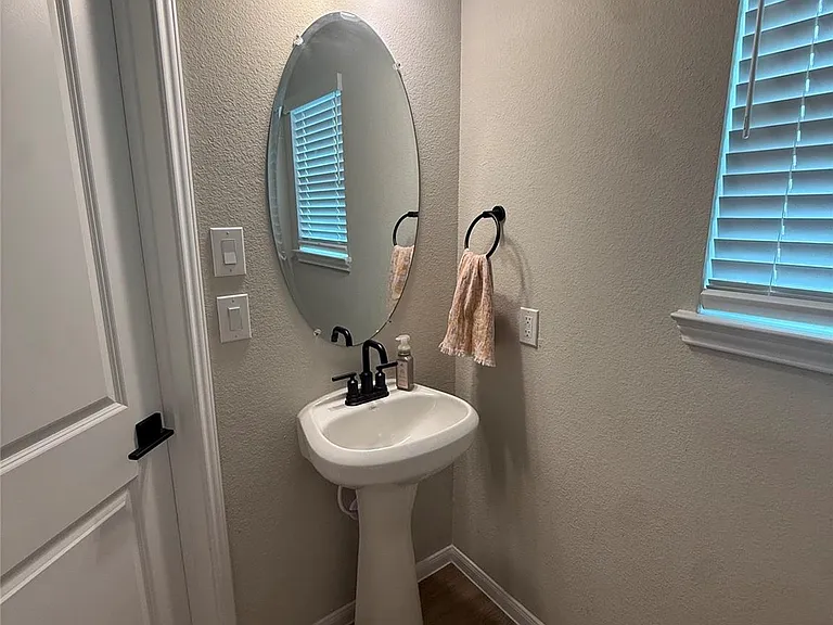 5504 Hyde Park Dr — Photo 11