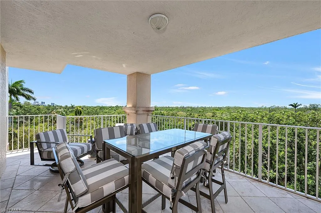 3 bed, 3.0 bath, 3275 sqft, $20,000 — Photo 2