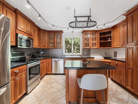 4th image of 263 Rockwood Drive
