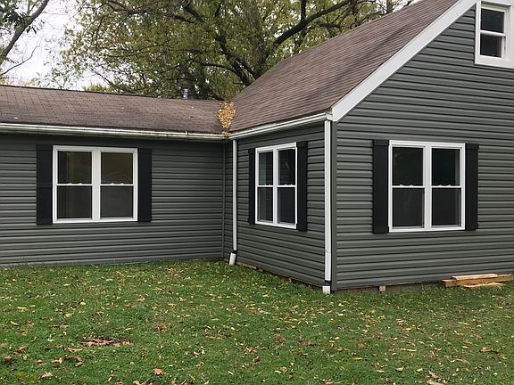 3rd image of 905 Halcyon Dr