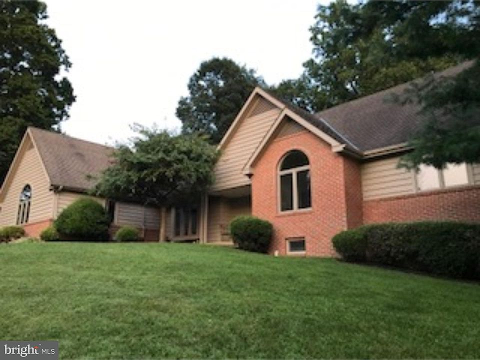 1st image of 29 Lakewood Cir
