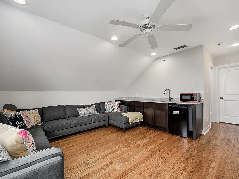 1742 N Bissell St — Photo 24