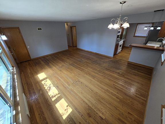 3rd image of 3340 Hillside St