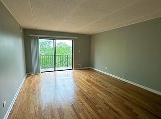 525-214 N Quentin Rd, Palatine, IL 60067